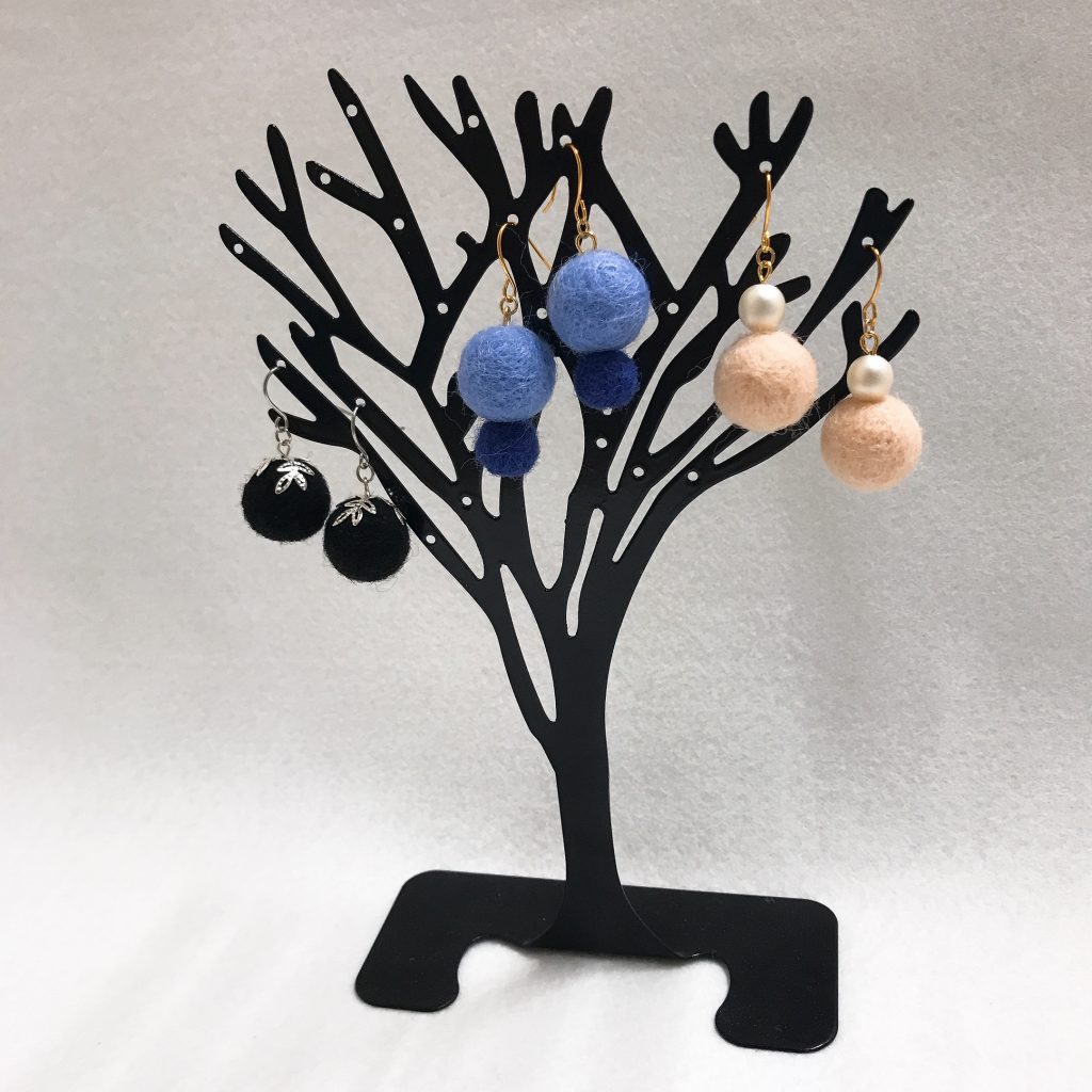 羊毛フェルトの試作品
