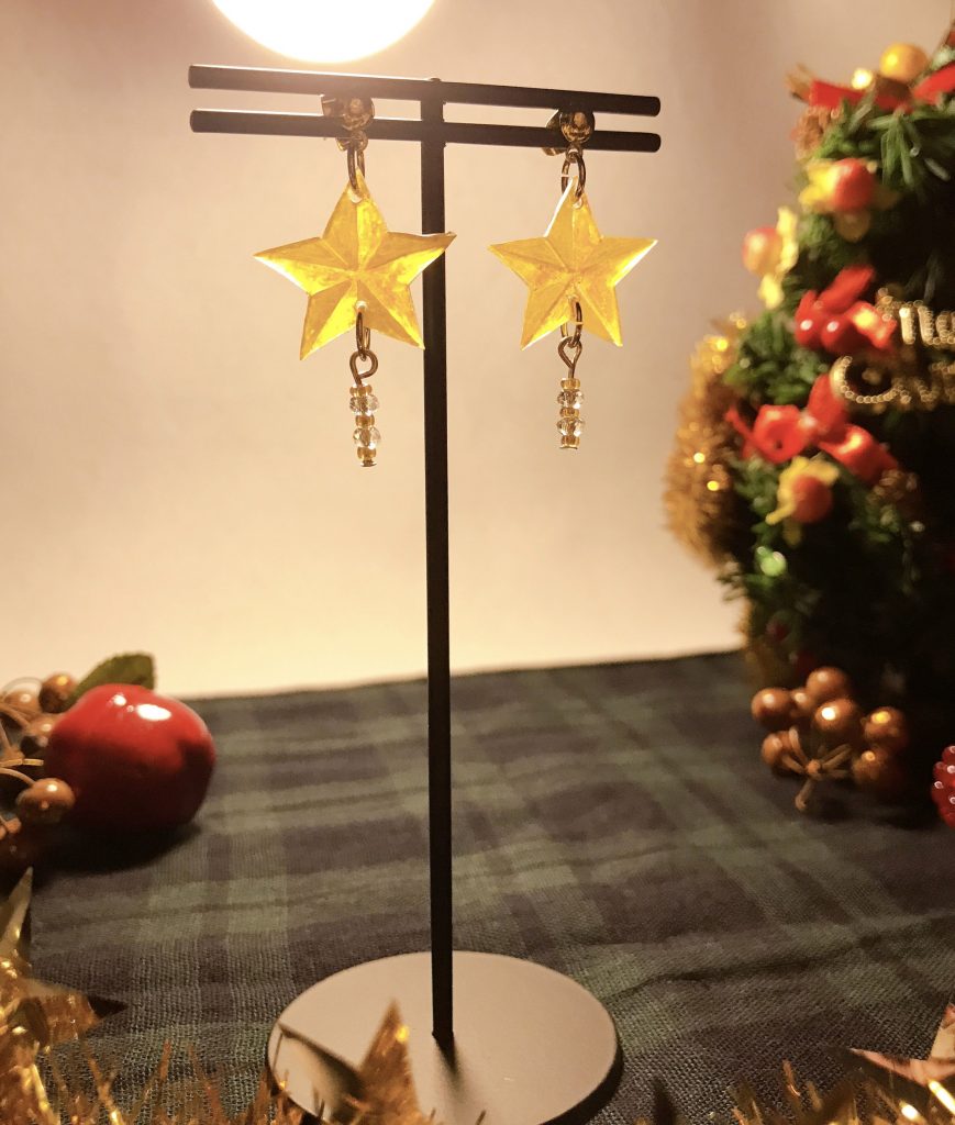 光る星ピアス
