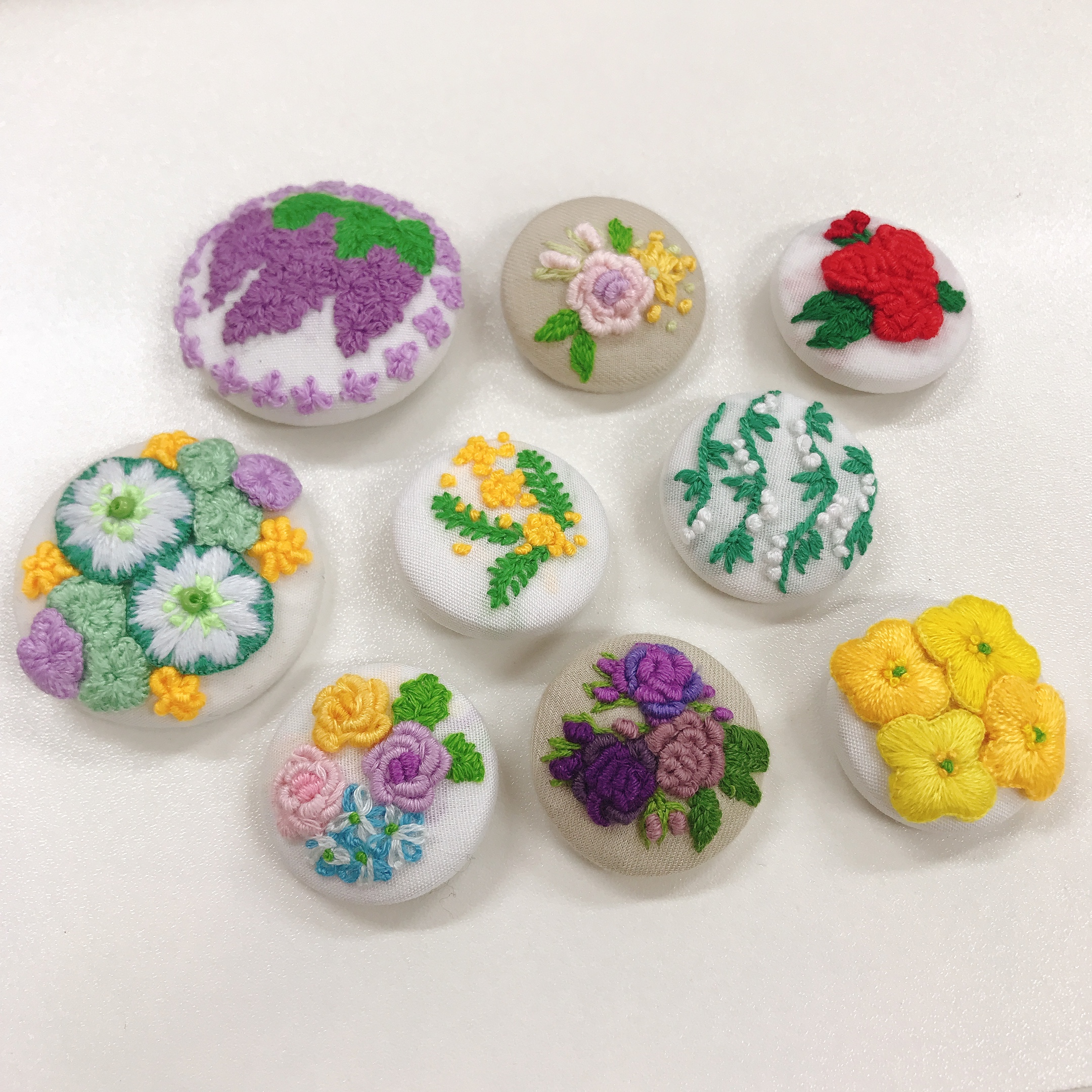 お花や動物モチーフのくるみボタン刺繍！！ | 就労継続支援B型ミライク