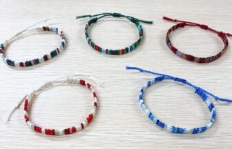 ビーズ入りマクラメブレスレット