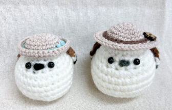 帽子をかぶったシマエナガ