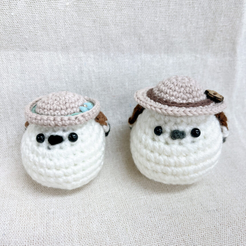 帽子をかぶったシマエナガ